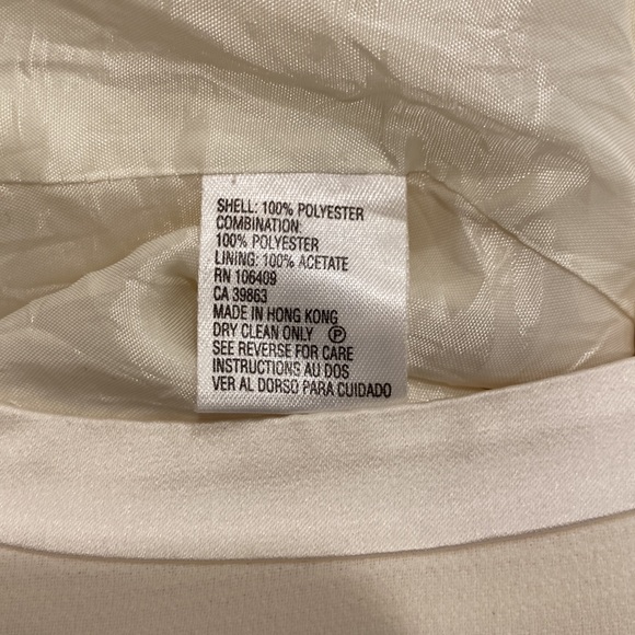 Tahari Arthur S. Levine Top Size 6 - Picture 8 of 8